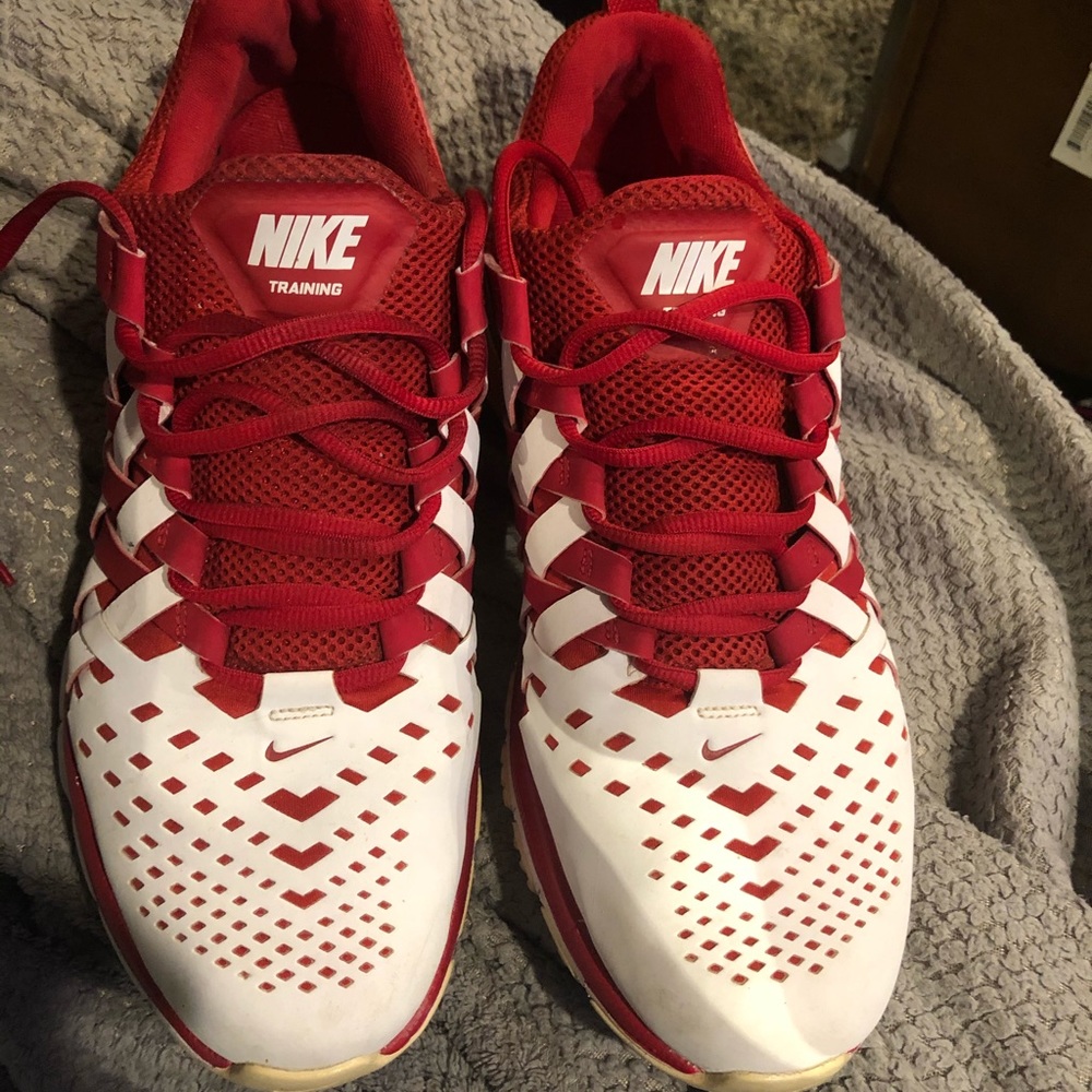 NIKE WHITE WITH RED DIAMONDS SIZE 12